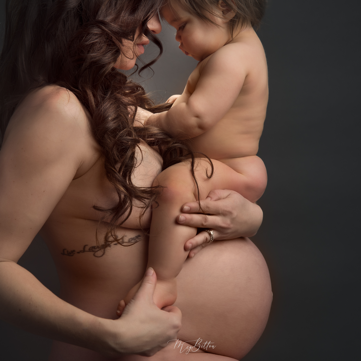 Simple Studio: Maternity - Meg Bitton Productions