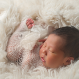 Simple Studio Newborn - Meg Bitton Productions